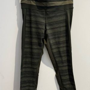 Green Lululemon 21” leggings